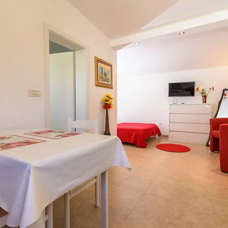 Casa de hóspedes Beba - Peaceful Location Trogir