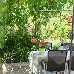 Pensión Beba - Peaceful Location